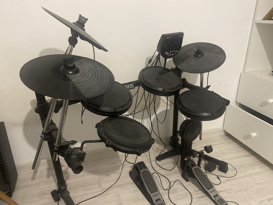 Електронна ударна установка Alesis dm-6