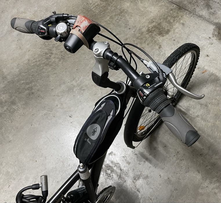 Bicicleta Senhora B-TWIN com vários acessorios
