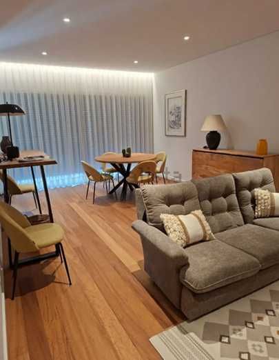 Arrendamento de apartamento t2 na Rua Fernando Lanhas, 101