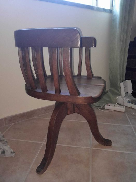 Secretária e Cadeira em Madeira Antiga (Casquinha)