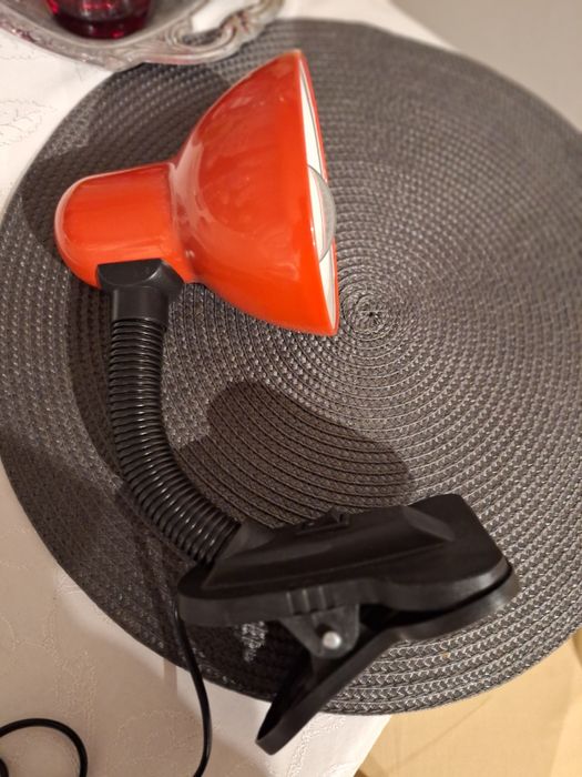Lampka biurkowa czerwona