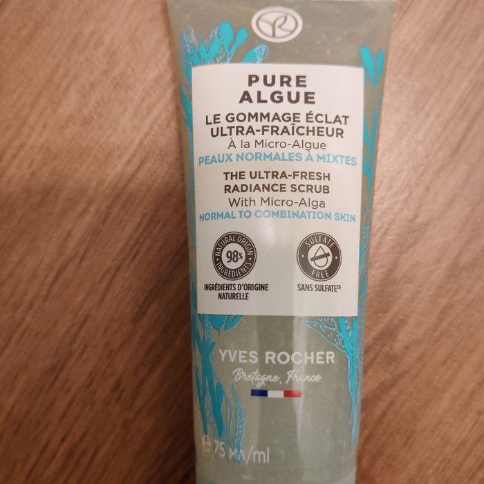 Nowy peeling do twarzy rozświetlający Yves Rocher