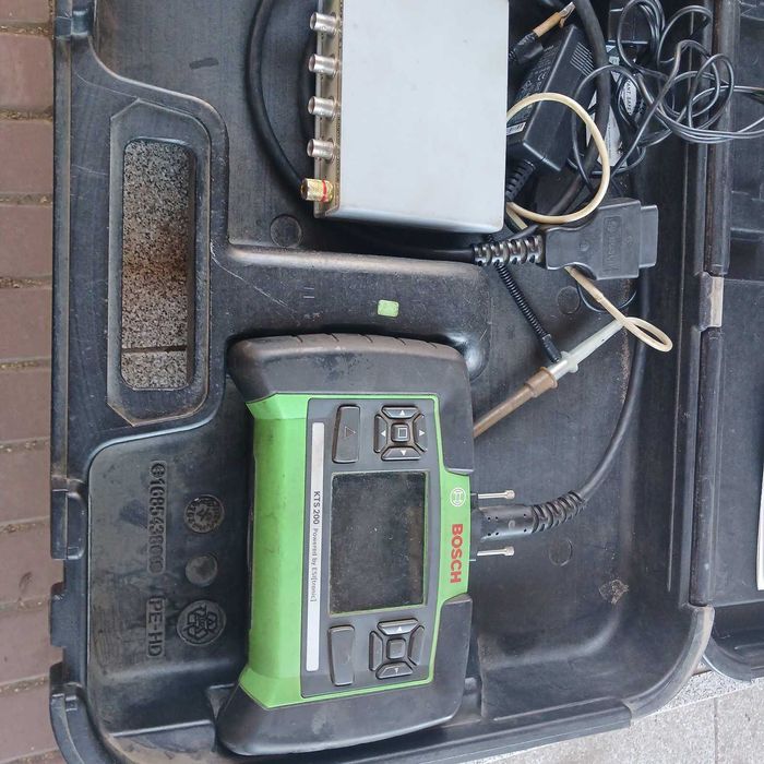 Сканер BOSCH KTS 200 ESI-tronic