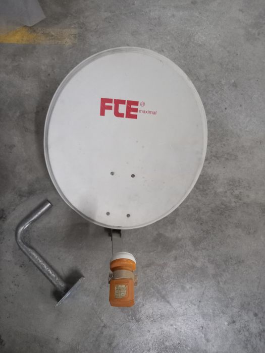 Prato parabólica com pouco uso.