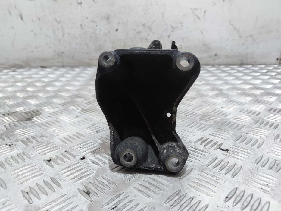 BMW E81 E87 E90 E91 E92 2.0 D N47 Łapa Poduszka Wspornik Silnika
