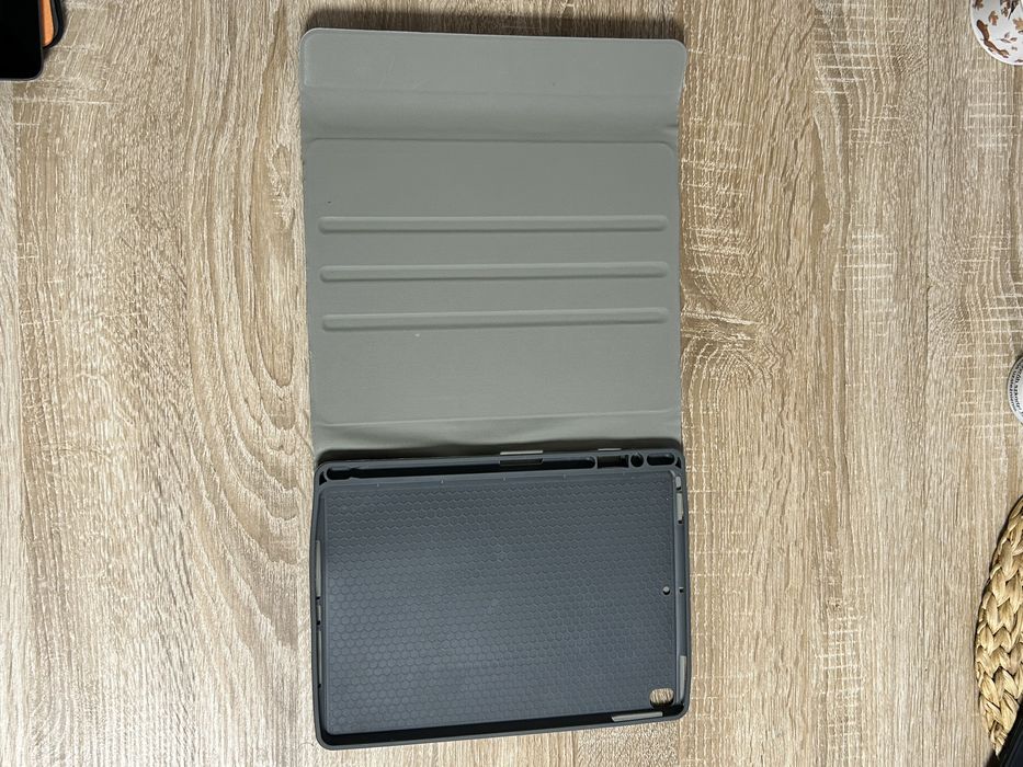 Etui na tablet iPad 10.2 cala