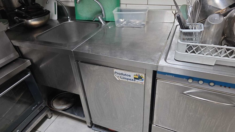 3 bancadas inox e 1 louceiro inox