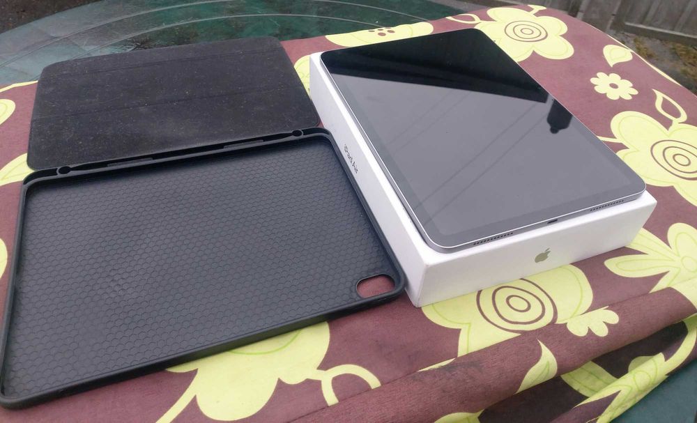 iPad Air 11 M2 128gb Сірий, 2 царапинки, майже новий, 135 перезарядів