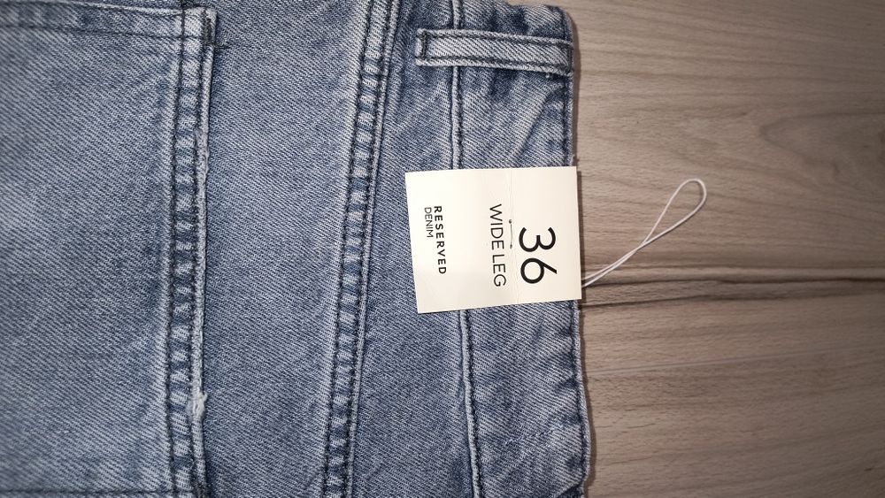 Jeansy szerokie Reserved 36