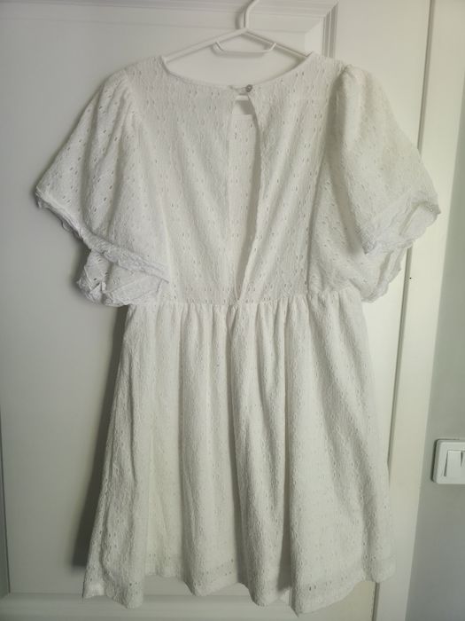 Biała sukienka boho Reserved