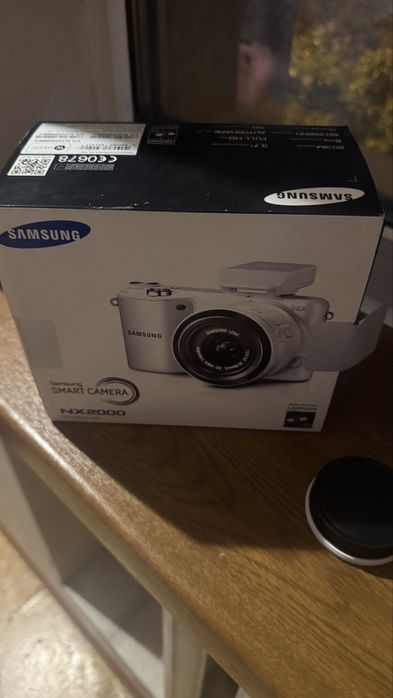 Samsung NX2000 + кит об’єктив+  Samsung 45mm f/1.8 2D/3D  об’єктив— стильний бездзеркальний фотоапарат
