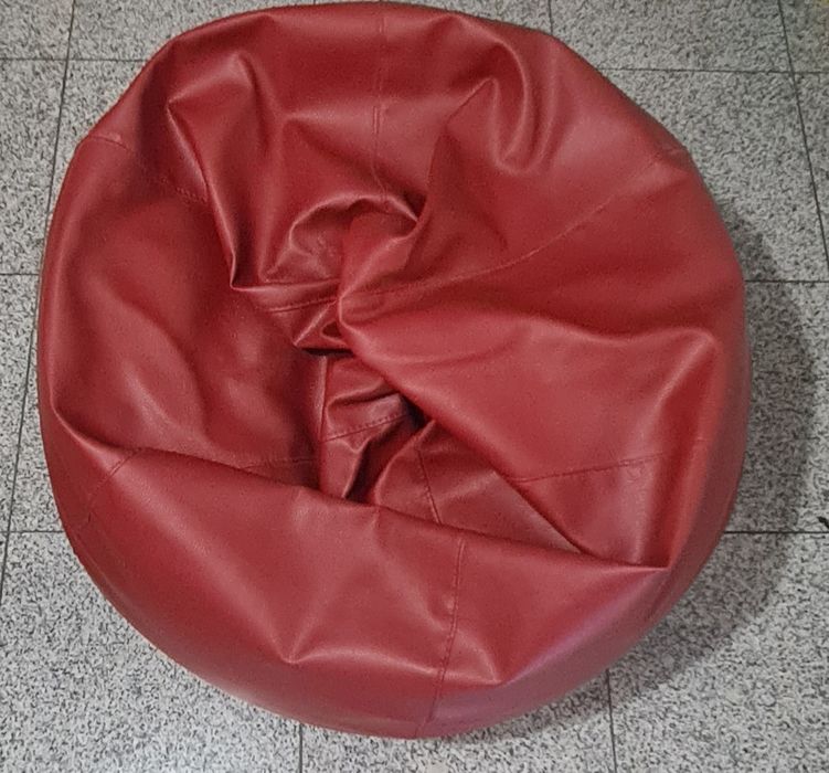 Puff vermelho.  Novo