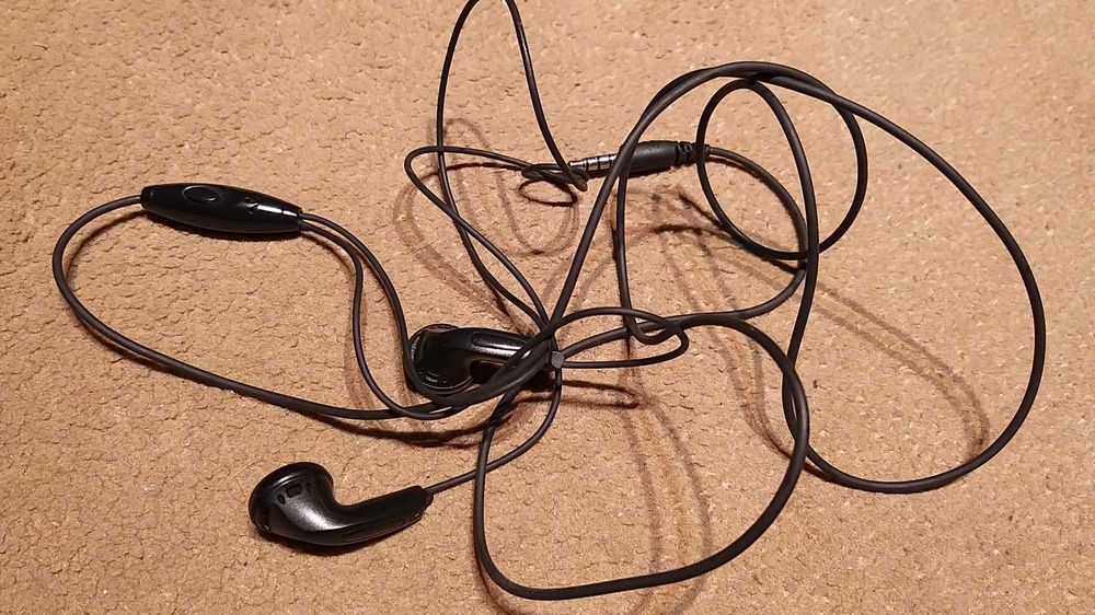 auriculares, fones com fio