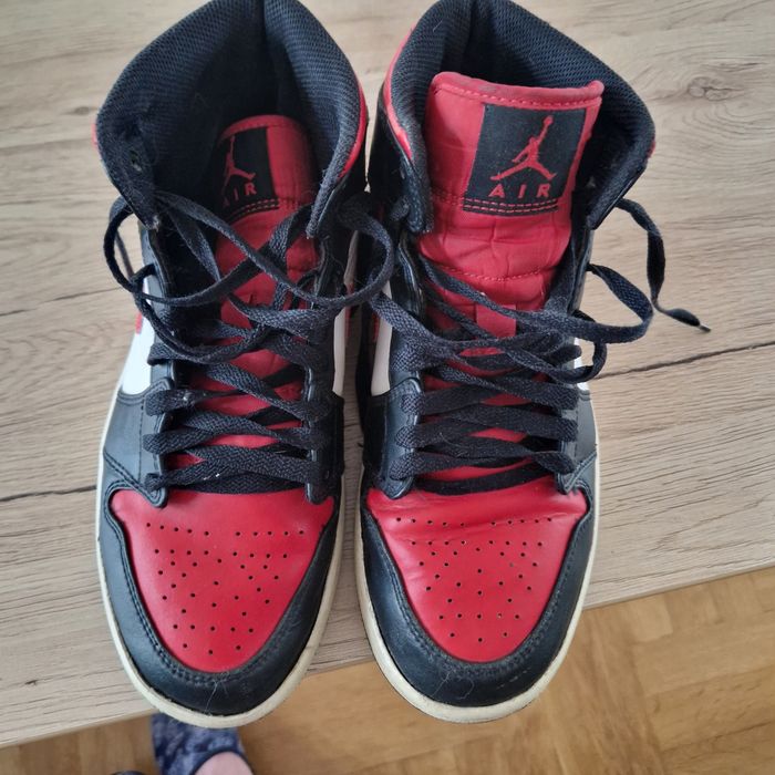 Nike jordan mid 1