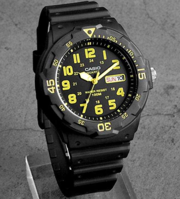 Кварцевые часы Casio MRW-200H-9BV | WR100 | Casio Edifice | g-shock