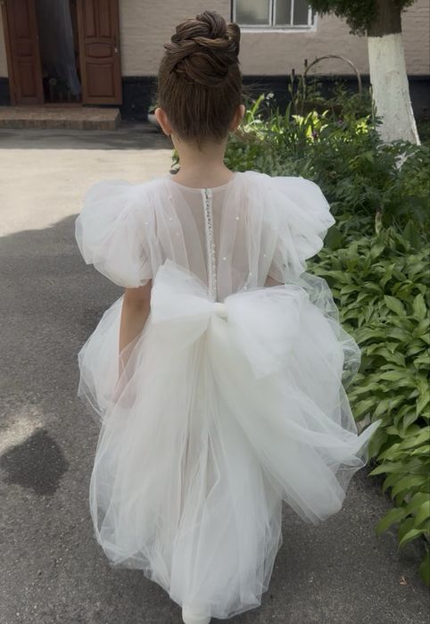 Неймовірна святкова сукня для маленької принцеси