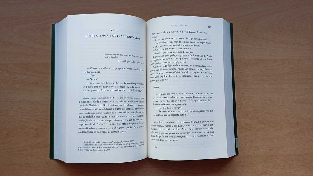 Livro "Kapuscinski: Uma Vida" de Artur Domoslawski