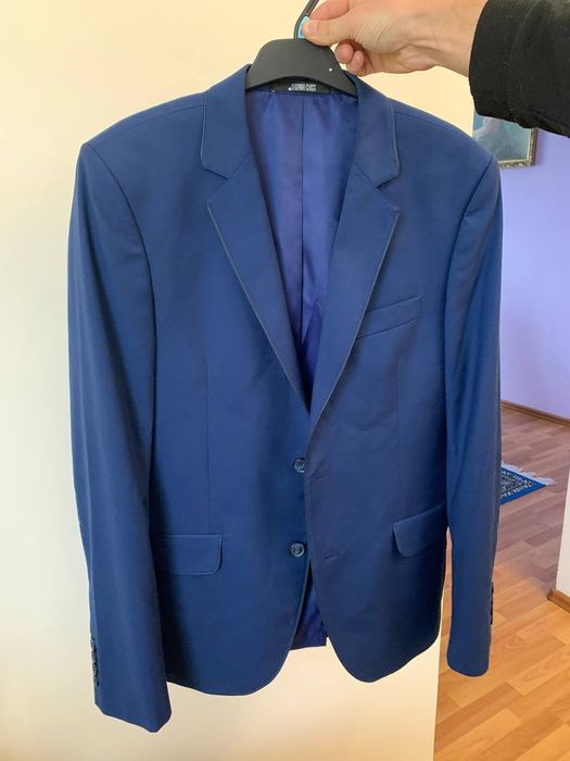 Продам чоловічий класичний костюм.