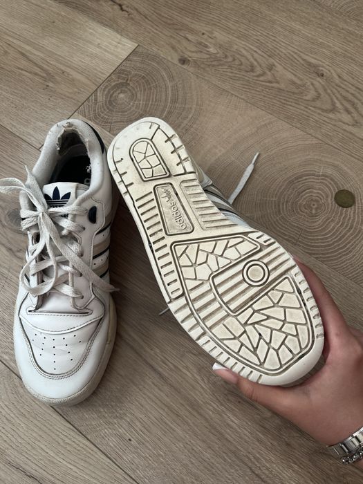 Adidas rivalry low white