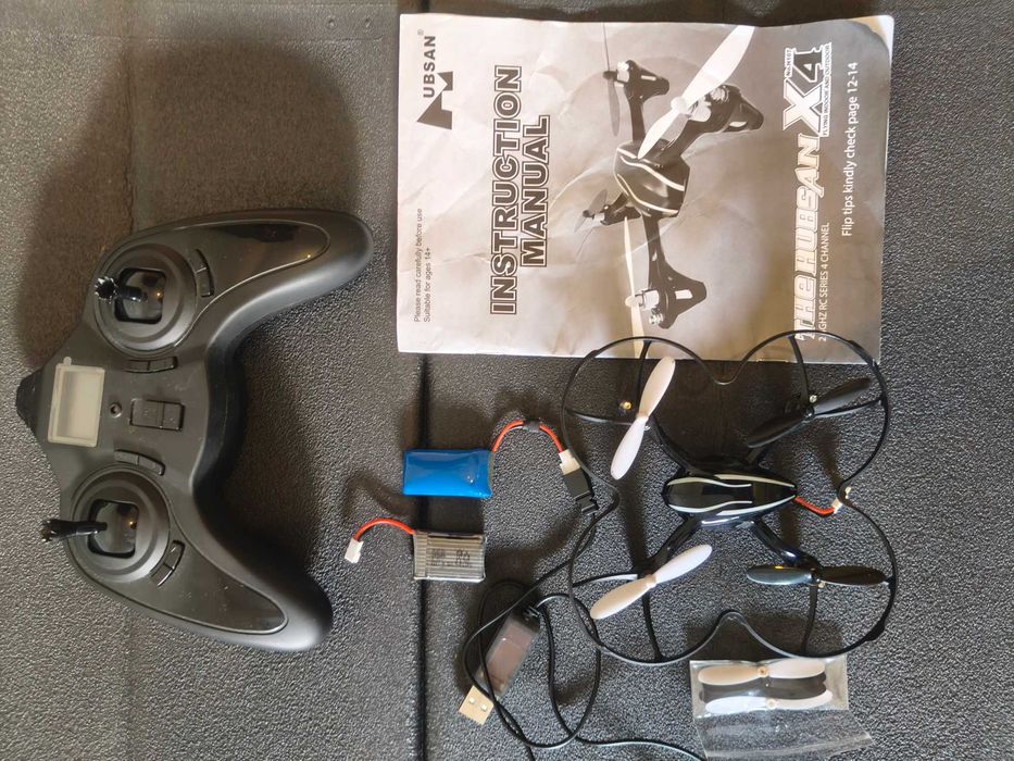 Drone hubsan x4.
Two batteries included.
Drone without camera.