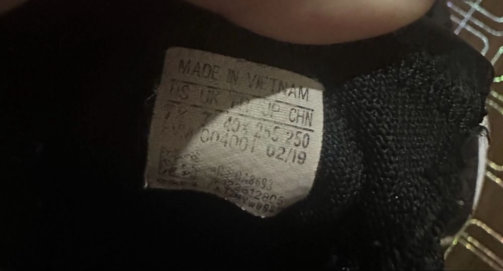 Жіночі кросівки adidas 41