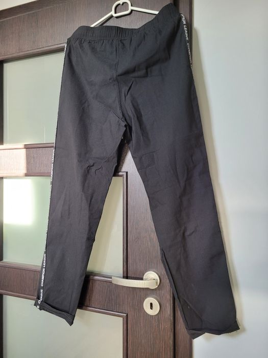 Spodnie dresowe że wstawkami