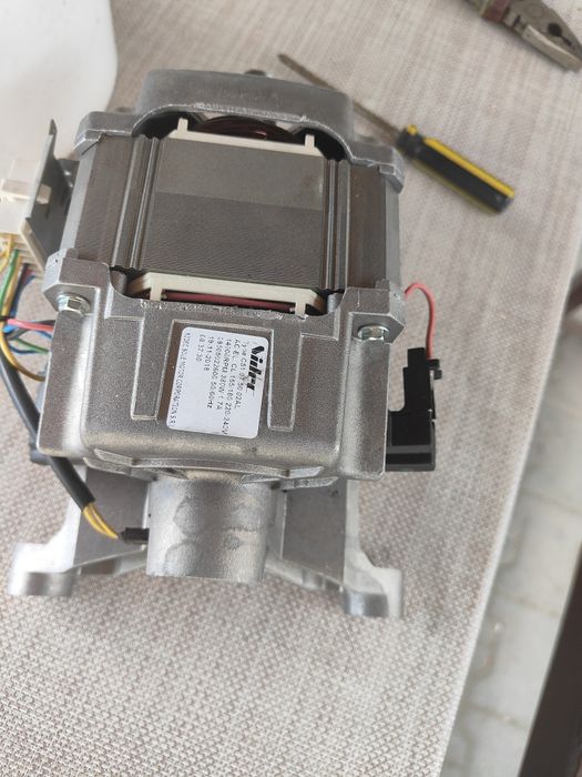 Silnik i programator i drzwiczki do pralki MPM 5614