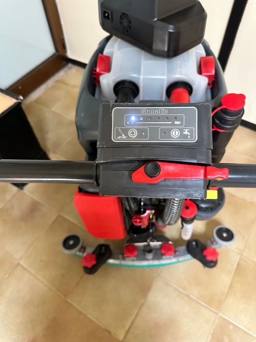 Vende-se Maquina Rotativa a Bateria, sem fios.