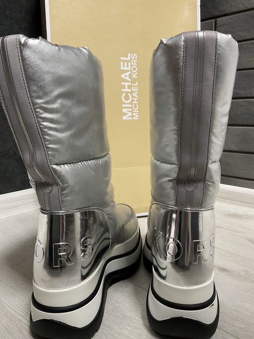 Зимние сапоги дутики Michael Kors 38р: 3 500 грн. - Дутики Нежин