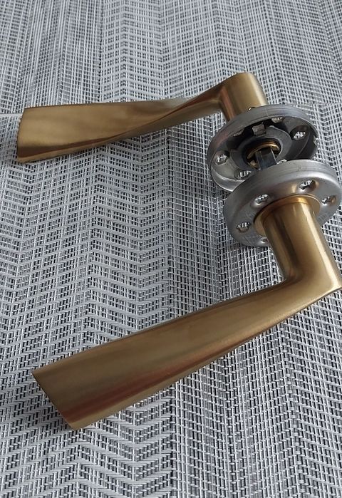 Klamki do drzwi nowe