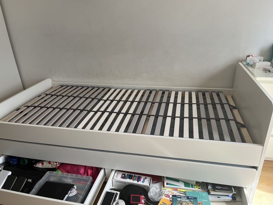 Cama IKEA e colchoes