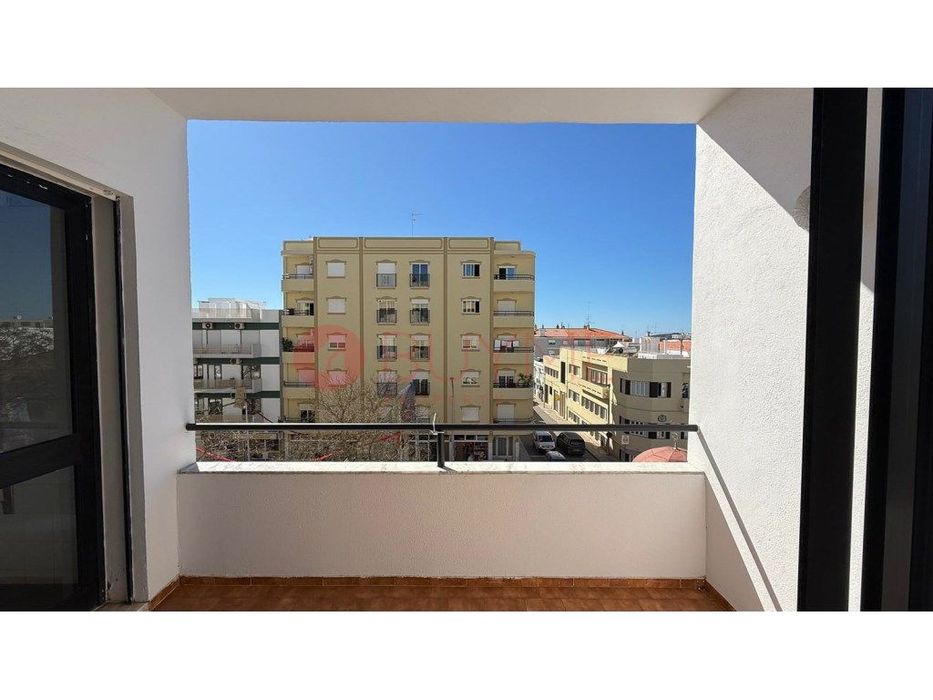 Apartamento T3 com Terraços e Garagem em Loulé