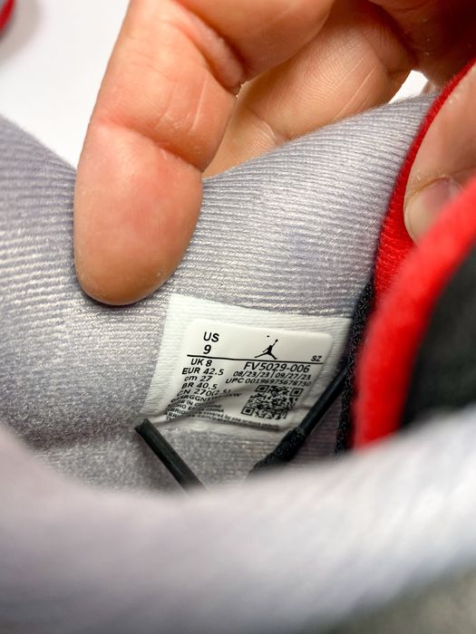 Air Jordan 4 Retro Bred Reimagined - 42.5 / 44 / 44.5 EU