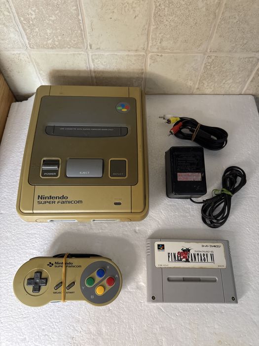 Konsola Nintendo Super Famicom - zestaw z kontroler, gra, kabel av i zasilacz / japoński SNES