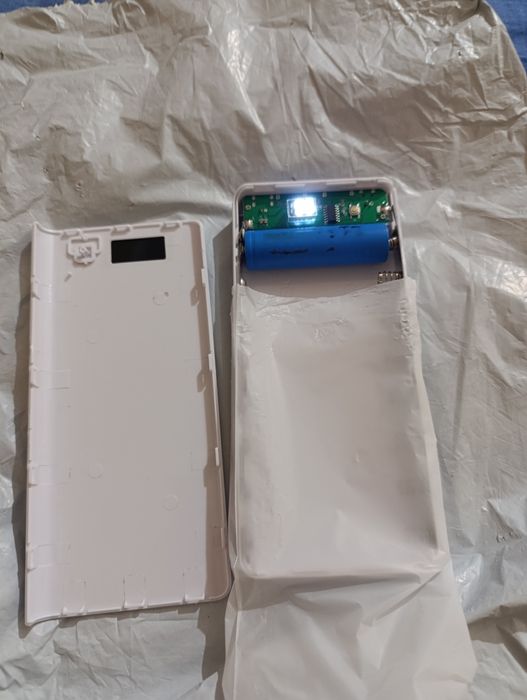 Продам корпус повербанка на 8 акумуляторів 18650