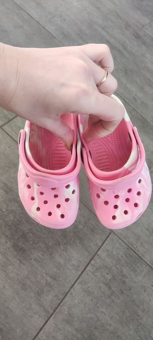 Pianki, buty dla dziewczynki, rozmiar 25. Kapcie.