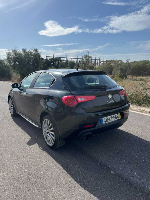 Alfa Romeo Giulietta Hatchback 1.6 JTDM 2011