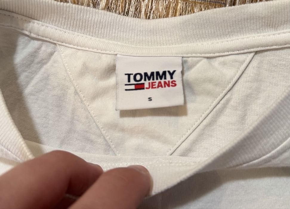 Футболка от Tommy Hilfiger