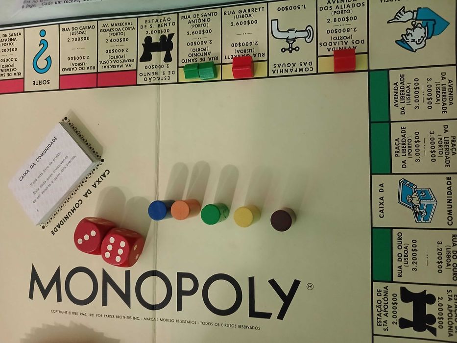 Jogo "Monopólio Deluxe" versão portuguesa clássica de 1961 com as notas ainda da moeda portuguesa o Escudo. Usado