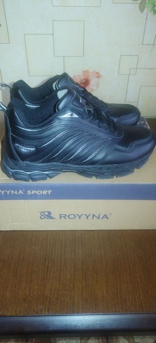 Продам кроссовки Royyna Sport 40 размер