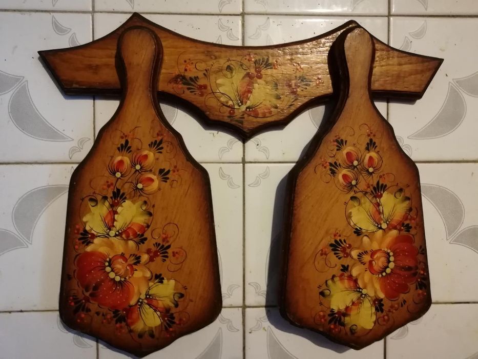 Продам судок для холодца и подарочные разделочные доски.