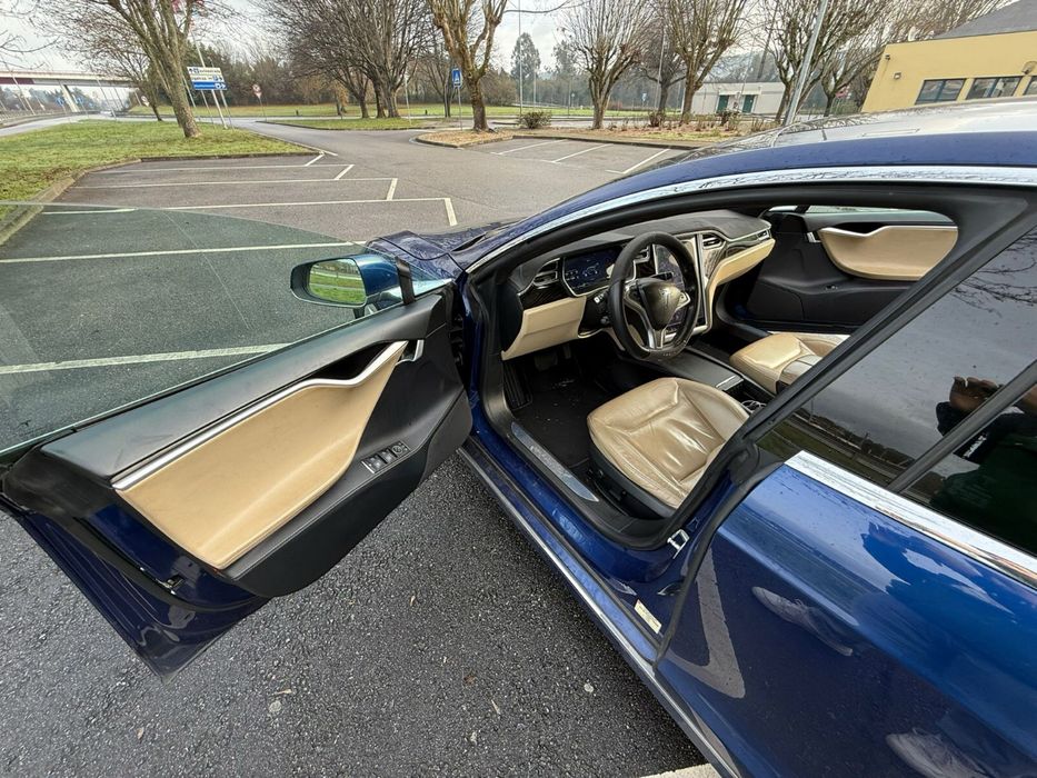 Tesla Model S 90D