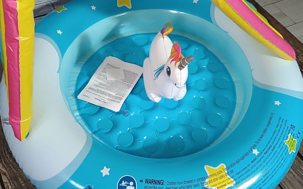 Basenik z daszkiem tęcza 95x80 cm + dmuchany mały jednorożec