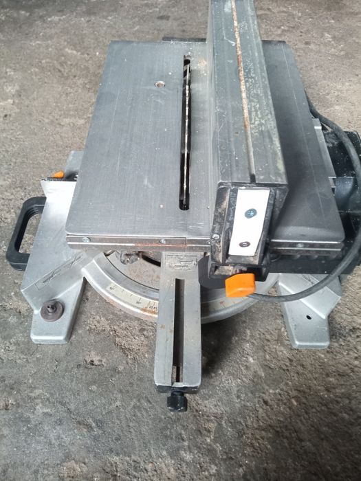 Máquina de esquadria