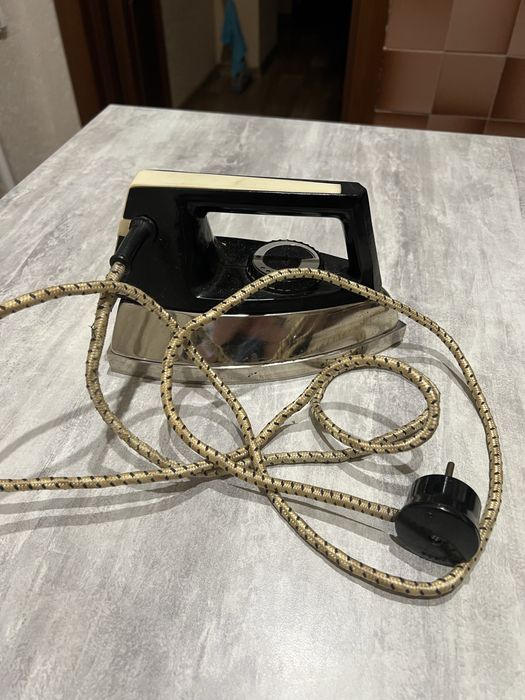 Утюг PHILIPS и утюг СССР
