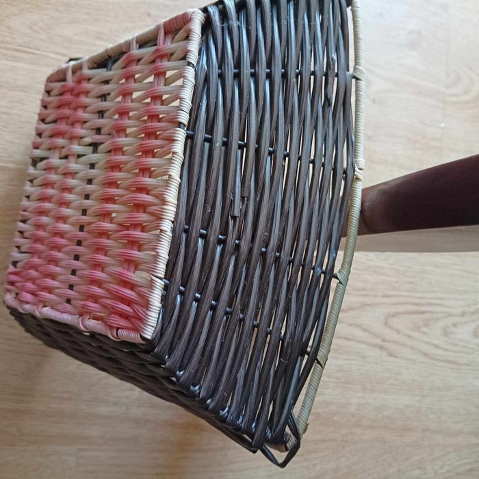 62. Koszyczek wiklinowy