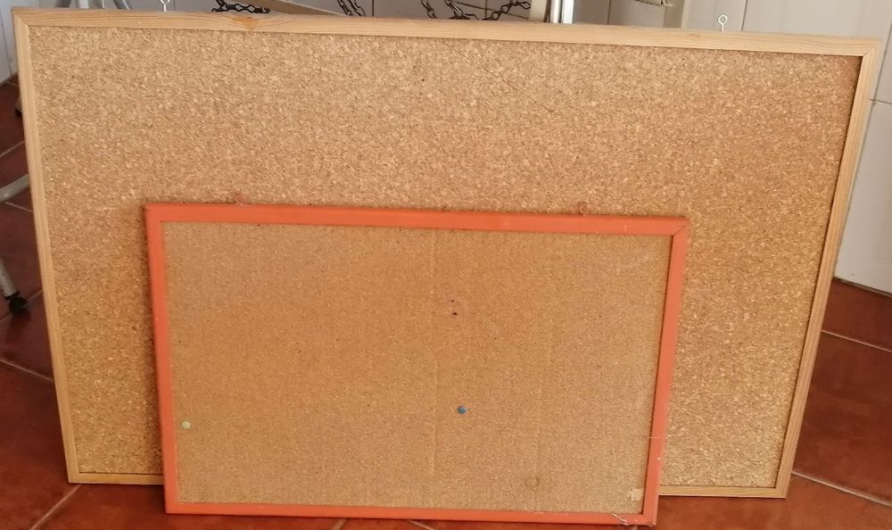 2 quadros em cortiça para afixo