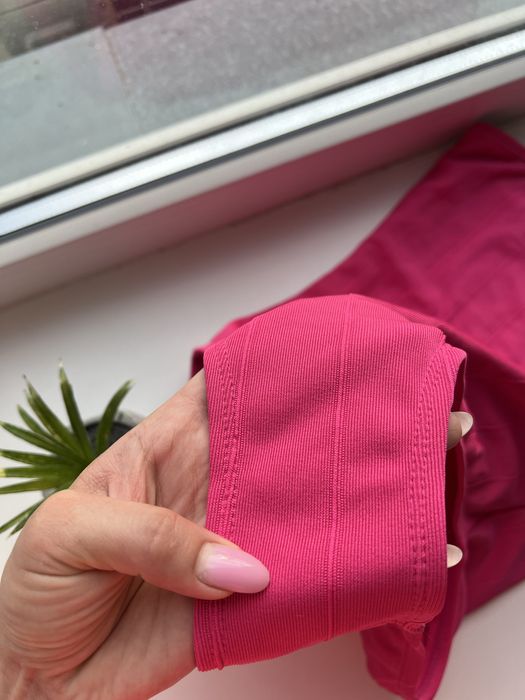 Новий суцільний яскравий купальник спільний злитний