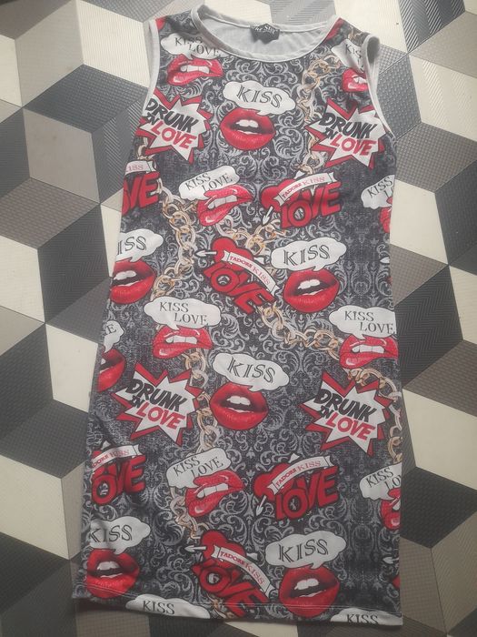 Sukienka usta roz brak. Polecam do L