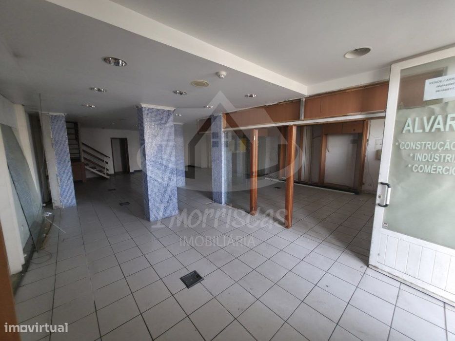Warehouse / Commercial Space for Sale in Póvoa de Santo Adrião